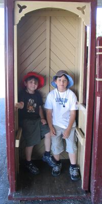 Ticket booth, Warragul station