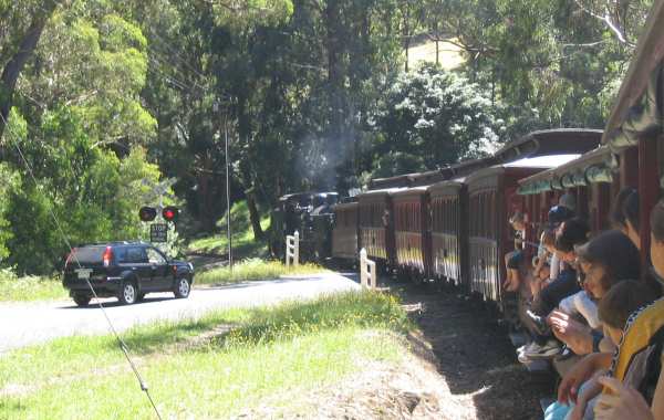 Puffing Billy, level crossing