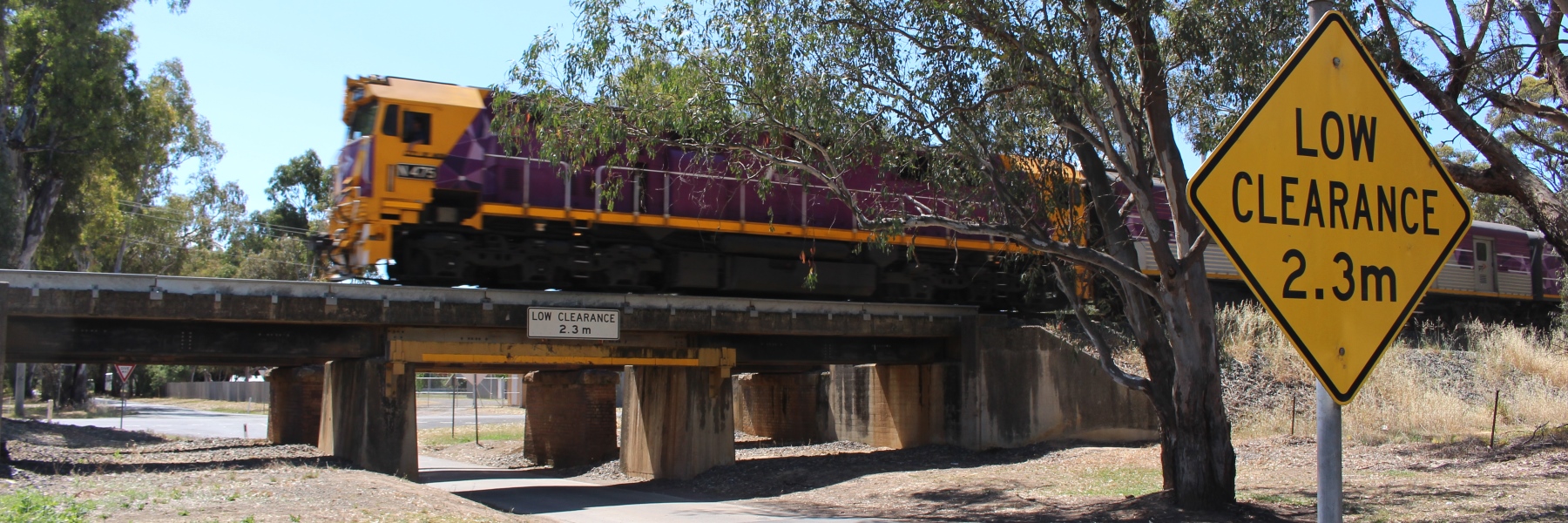 Train over Euroa rail bridge