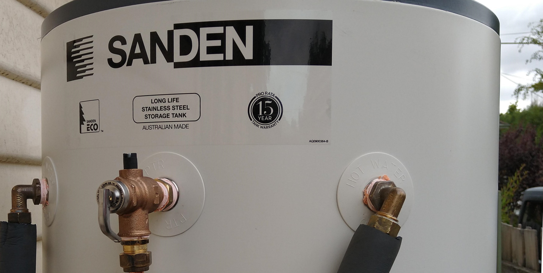 Hot water tank
