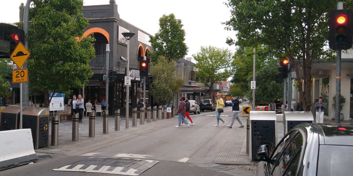 Pedestrian crossing in Oakleigh